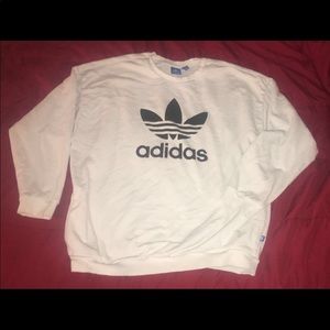 Crew neck adidas sweatshirt with pockets